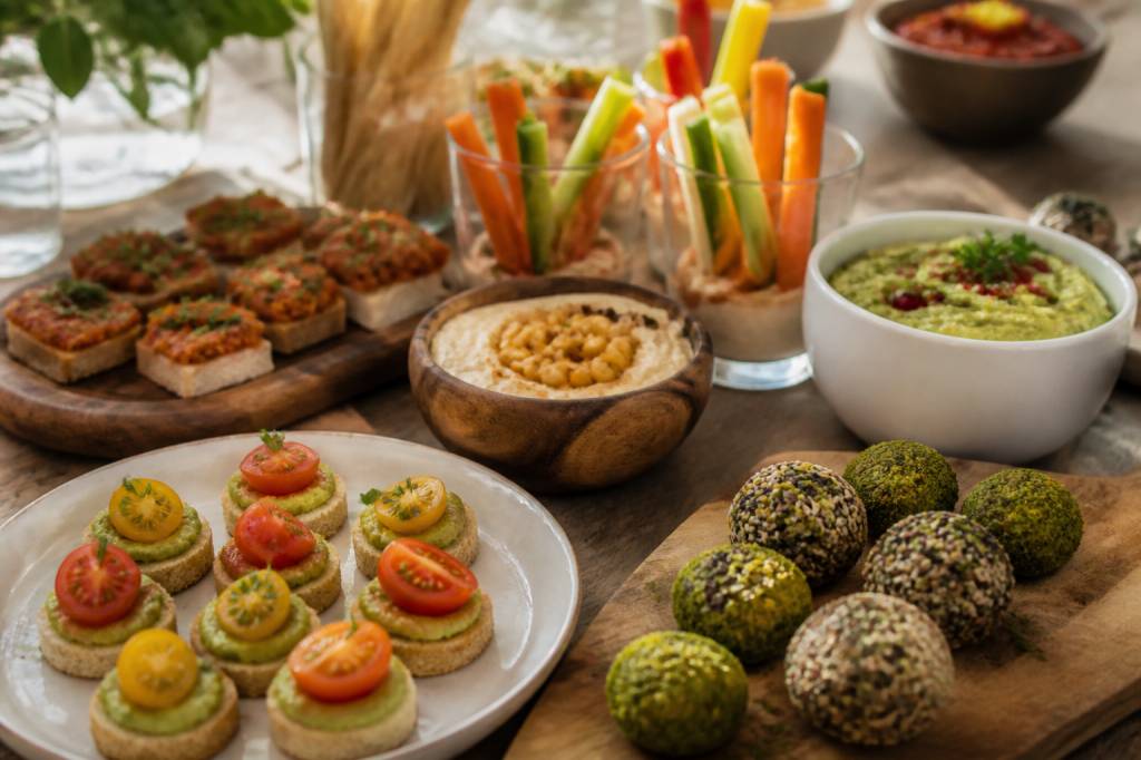 Aperitif vegan : idées gourmandes et recettes faciles pour un apéritif réussi